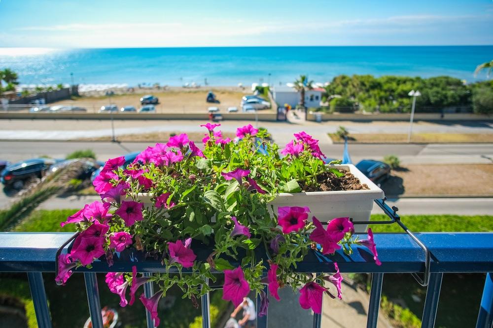 Ticho'S Greenblu Hotel カステッラネータ・マリーナ エクステリア 写真