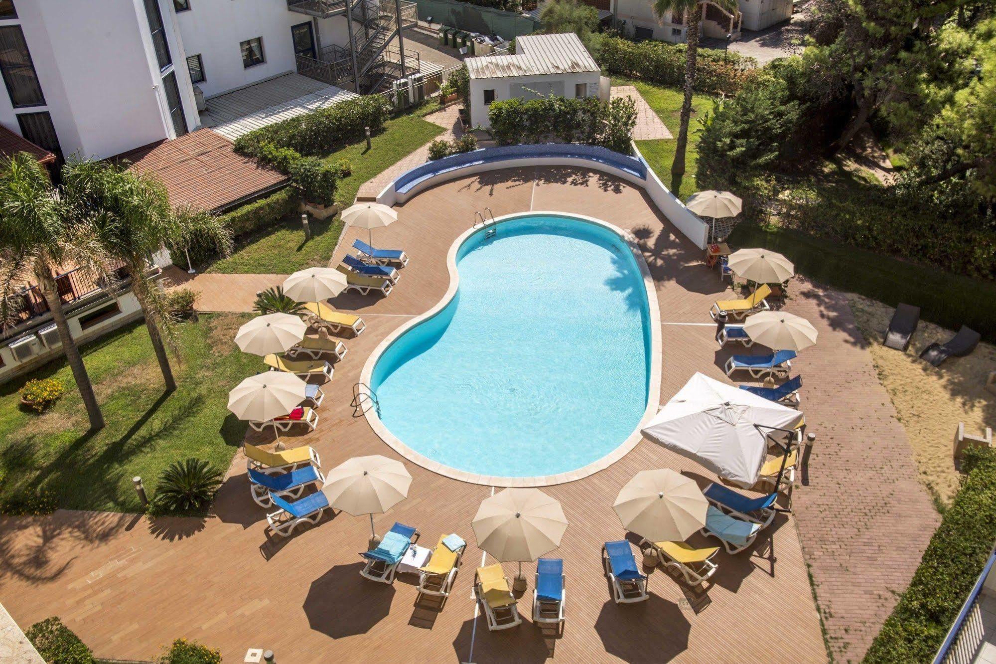 Ticho'S Greenblu Hotel カステッラネータ・マリーナ エクステリア 写真